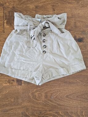 High-Waist Tie-Belt Women’s Shorts - Khaki